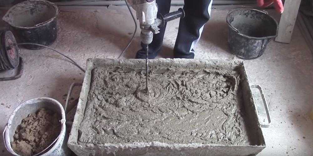 Раствор внутренней штукатурки. Цементно-песчаный раствор в25. Приготовление цементного раствора. Замешивание штукатурного раствора. Приготовление штукатурного раствора.