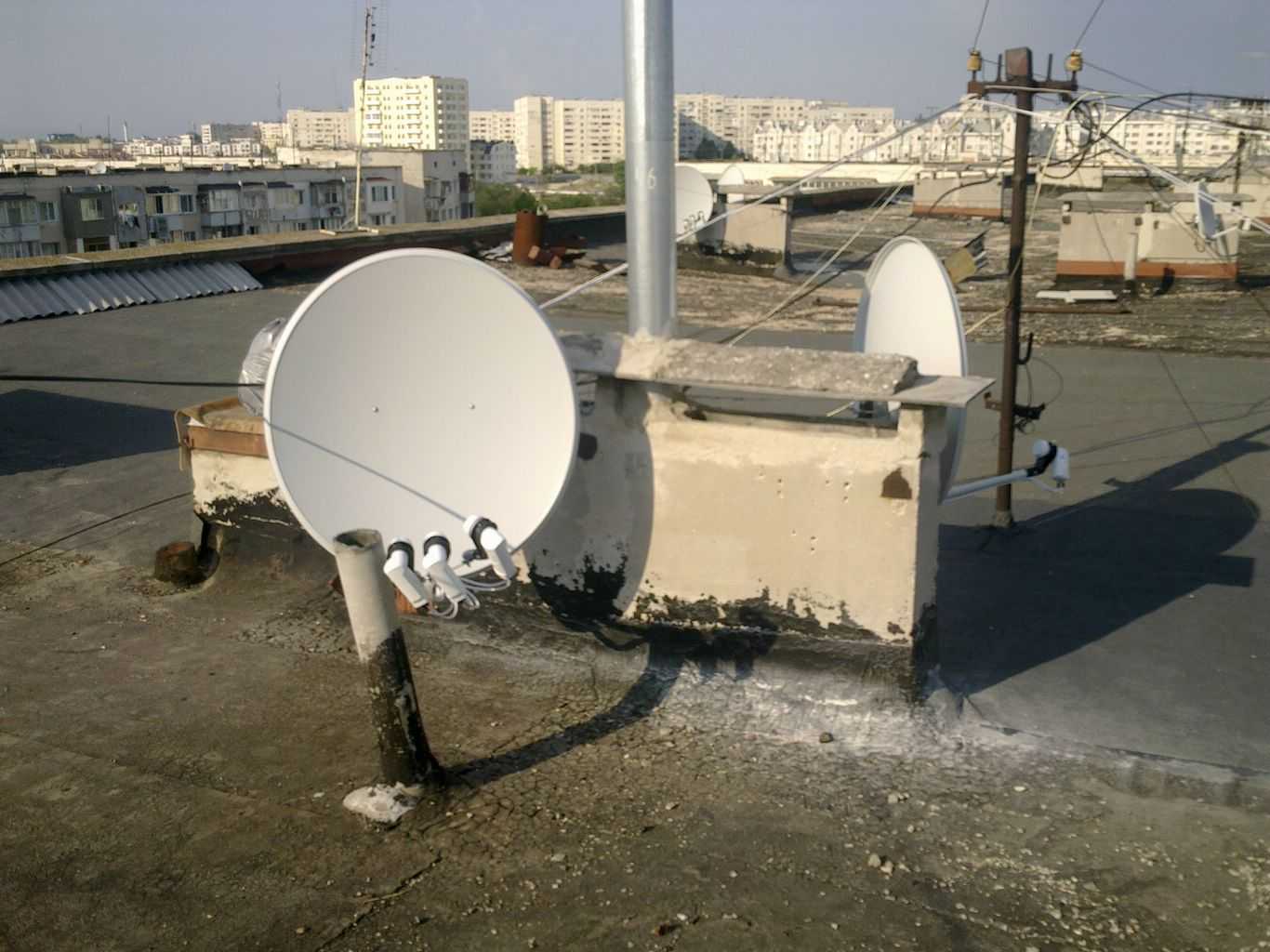 Установка антенны на крыше дома: от юридических тонкостей до инструкции по монтажу