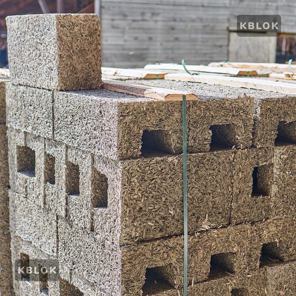 Экоблок – экологически безопасный строительный материал, который может использоваться для возведения различных зданий и сооружений