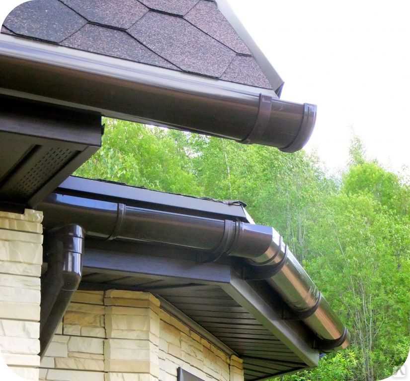 Как установить водостоки если крыша уже покрыта — возможные варианты крепления