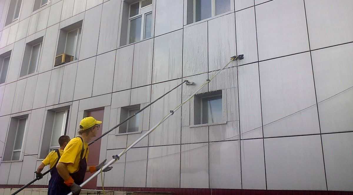 Мытьё фасадов зданий: выбираем оборудование и средства для очистки