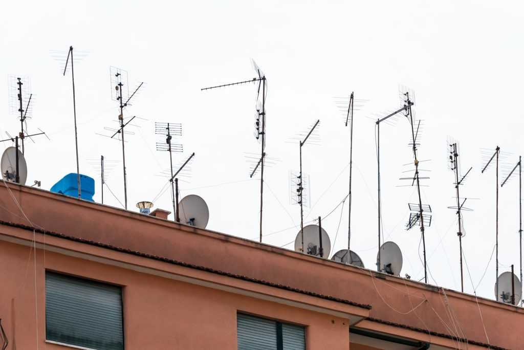 Установка антенны на крыше частного дома или дачи: все варианты установки и подключения