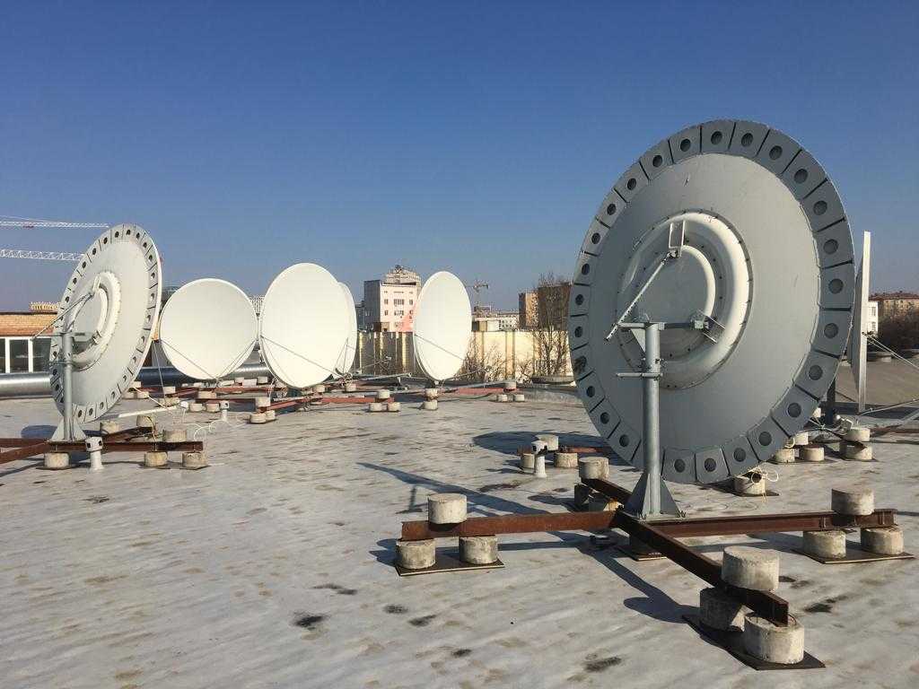 Установка антенны на крыше дома с практической и юридической точки зрения