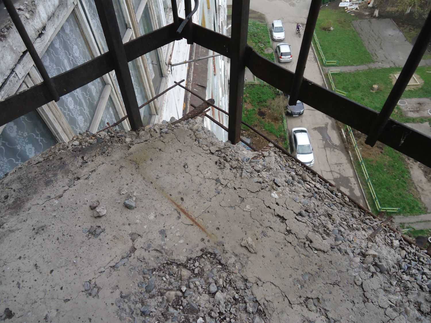 Разрушенные плиты балконов