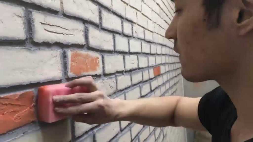 Как покрасить кирпичную стену: выбор краски и процесс окрашивания