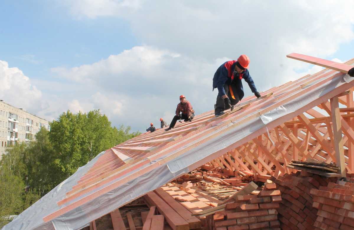 Капитальный ремонт кровли многоквартирного дома: что входит в технический документ крыши