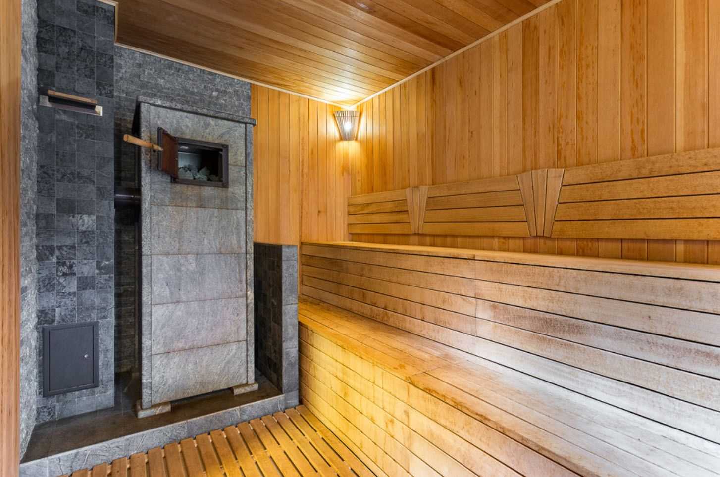 Дизайн бани, предбанника и душевой: интерьер помывочной, оформление в современном русском стиле
 - 30 фото