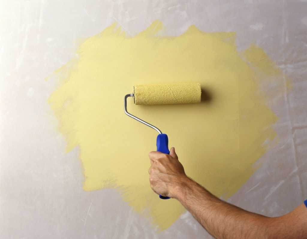 Можно ли наносить штукатурку на краску: как штукатурить крашеные стены по старой масляной и водоэмульсионной основе, будет ли держаться гипсовая смесь поверх окраски, если класть на бетоноконтакт, а также способы снять покраску
