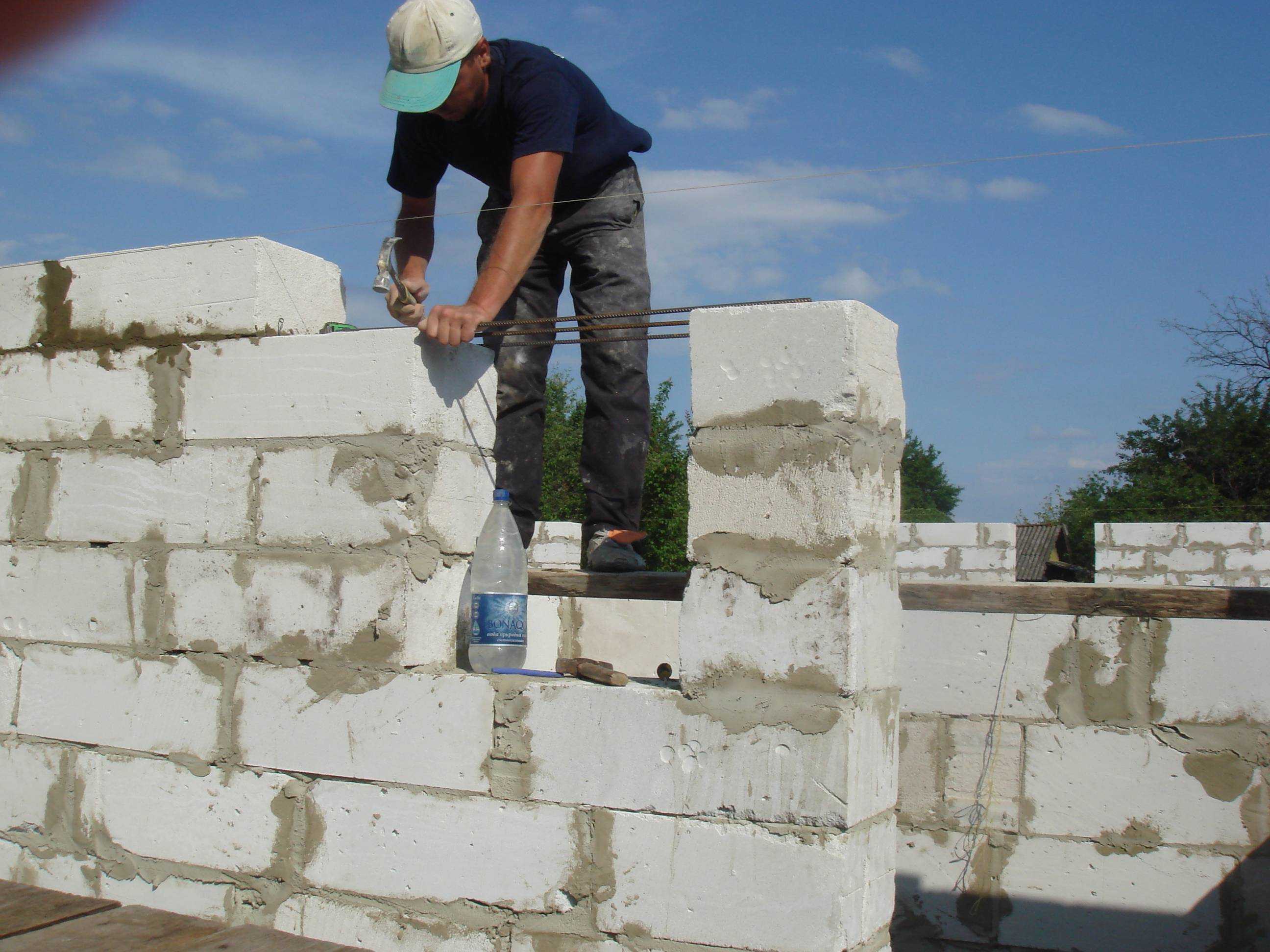 Как правильно сделать кладку стен из газобетона?