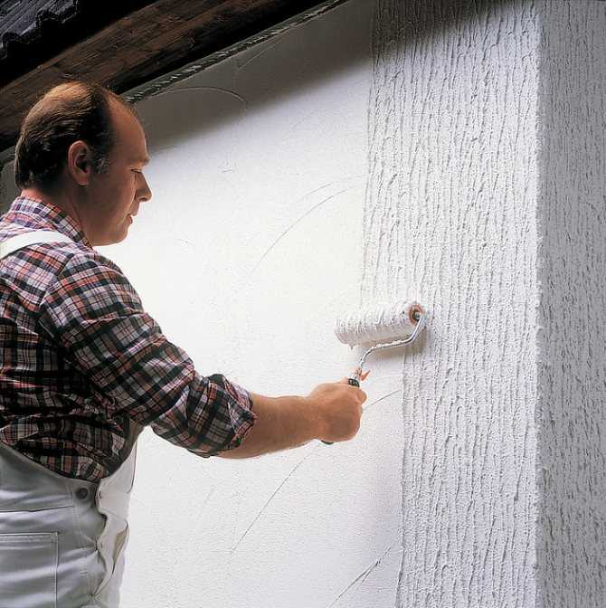 Шпаклевка валиком стен и потолка, в том числе структурным: нанесение смеси своими руками, а также можно ли наносить на гипсокартон и как это делать?