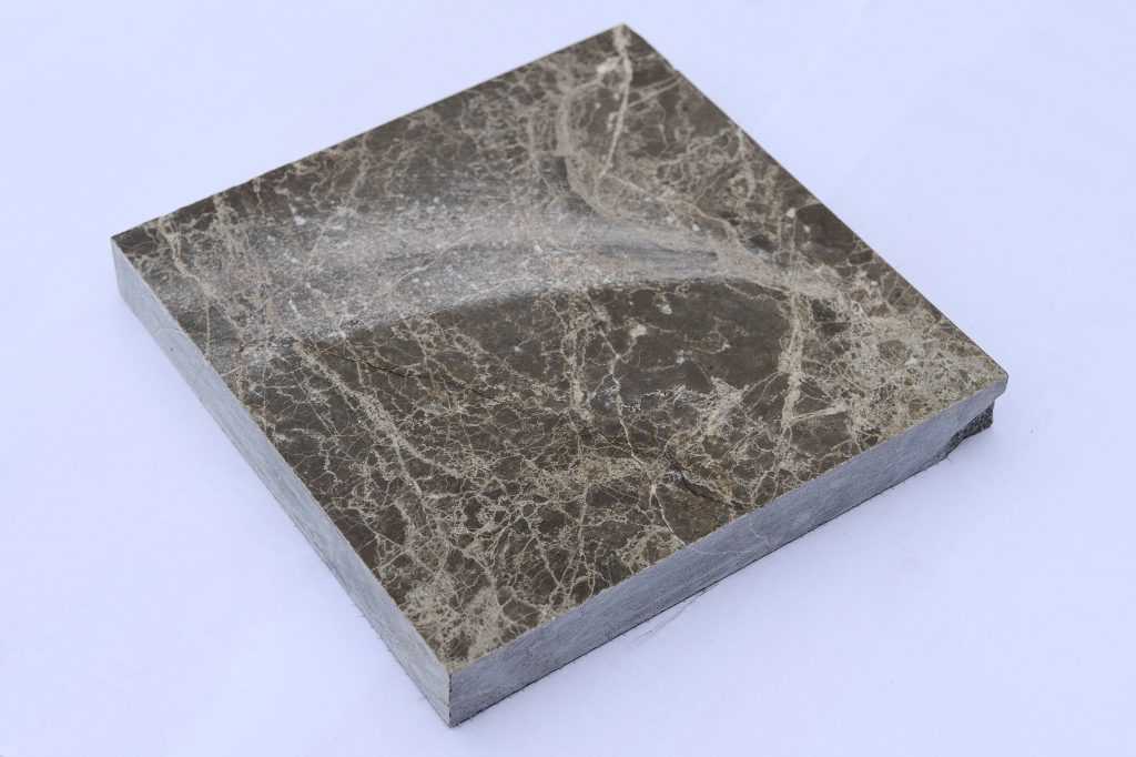 Какой материал лучше литьевой мрамор или искусственный камень?