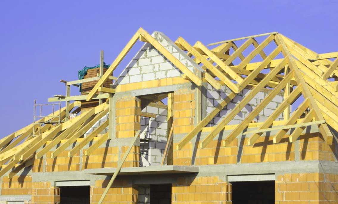 Как зашить фронтон двухскатной крыши? - нюансы строительства и ремонта в подробностях