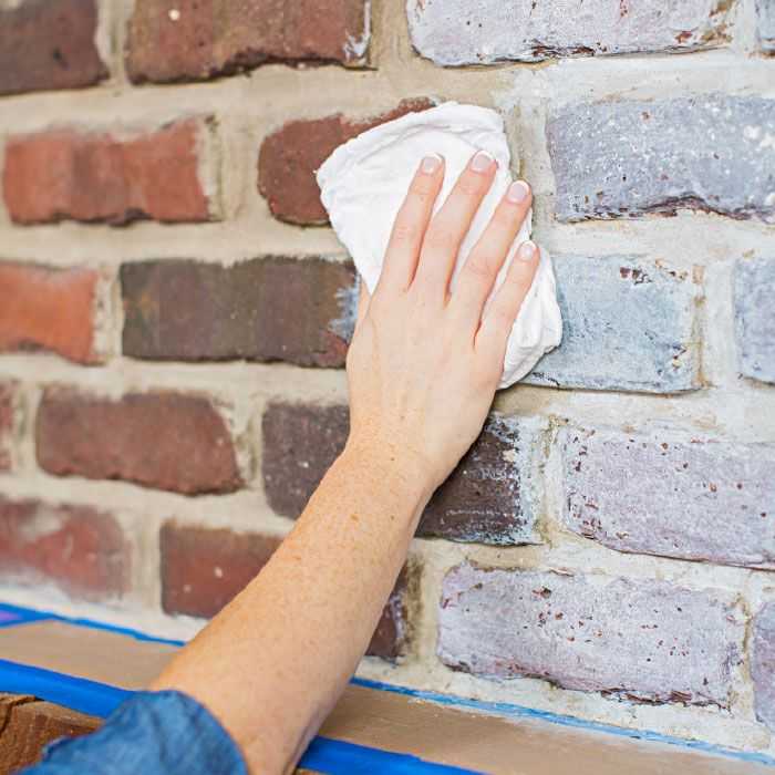 Как правильно покрасить кирпичную стену на лоджии или балконе