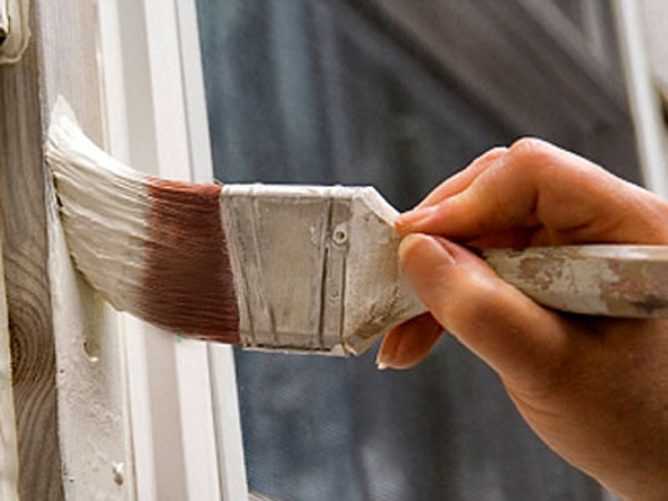 Какой краской лучше покрасить деревянные оконные рамы: снаружи и внутри